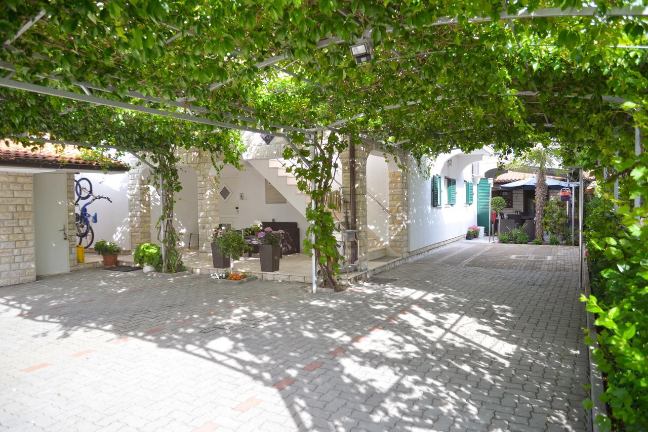 Apartments Lepur Vodice Esterno foto
